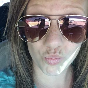 Meet your Posher, Brittany